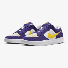 Tênis Nike SB Force 58 Purple/White. Camurça e lona são a combinação perfeita entre durabilidade e respirabilidade.