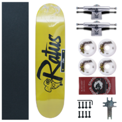 Kit Skate Montado Maple Ratus PRO. Kit de skate com shape de maple Ratus, truck Stronger, roda Narina, Rolamento Black Sheep, e mais acessórios, como lixa, parafusos de base e chave para montagem.