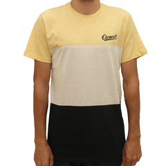 Camiseta de skate da marca Element confeccionada em 100% algodão em malha, cores em blocos. Possuí gola careca e estampa em silk.