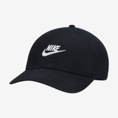 Boné Nike Sportswear Club Black. Tecido de sarja macio e confortável. Os ilhós bordados aumentam a respirabilidade.