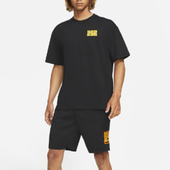 Camiseta Nike SB Sunday Black. Feita em tecido jersey para usa sensação de maciez. Confeccionada em 100% algodão.