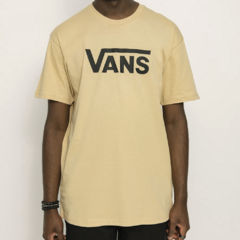 Camiseta Vans Classic na cor castanho médio confeccionada em 100% algodão. Possuí logo Vans em silk na parte da frete centralizada à altura do peito.