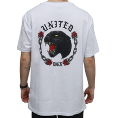 Camiseta DGK United White. Confeccionada em 100% Algodão. Possuí gola careca.