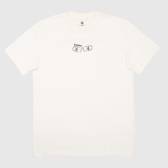 Camiseta de skate da marca Element confeccionada em 100% algodão em malha na cor off white. Possuí estampa em silk frente e costas.