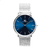 relógio minimalista pulseira aço prata fundo azul 