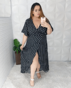 vestido envelope transpassado longo de poa midsize plus preto