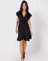 Vestido Yarinha envelope midi curto Preto