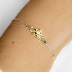 Pulsera Maciza c/Centro Flor con Piedra en internet