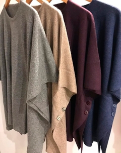4900-L / Poncho Liso Bremer - Switch Sweaters