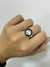 HB667 ANILLO CIRCULO ESMALTE NEGRO CON SIMBOLO DE LA PAZ CALADO