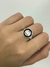 HB670 ANILLO CIRCULO ESMALTE NEGRO CON FLOR CALADA