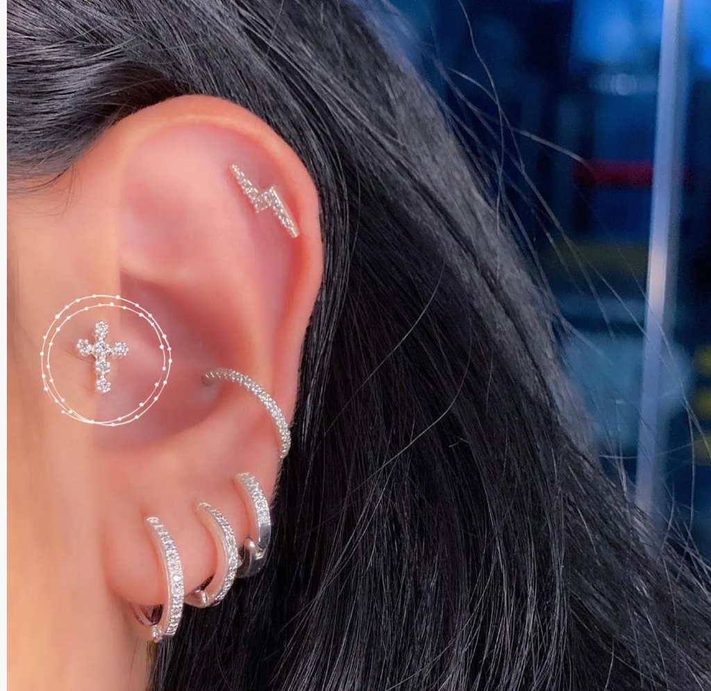 Piercing Tragus de Prata Cruz com Zircônias prata 925