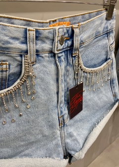 Short Jeans Cintura Alta Franjas Strass Jade Lavagem Clara - The Blend Shop