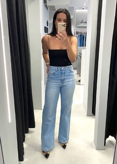 Calça Jeans Wide Leg Reta Cos Transpassado Joana Lavagem Clara - comprar online