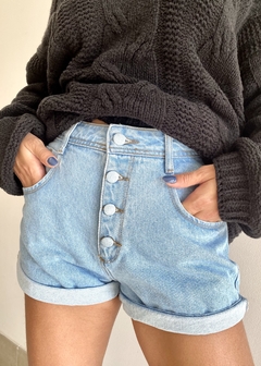 Short Jeans Mom Botões Encapados Claro na internet