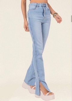 Calça Jeans Reta Fenda Pri Comfy Lavagem Clara - comprar online