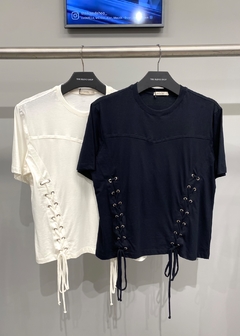 Blusa Camiseta Gola Redonda Trançada Paula Off White - comprar online