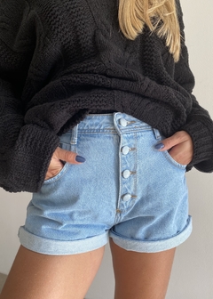 Short Jeans Mom Botões Encapados Claro - comprar online