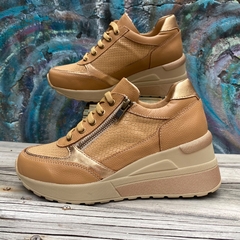 Zapatillas con taco chino camel. p02m 2120