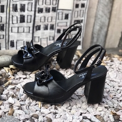 Sandalias negras online con moño
