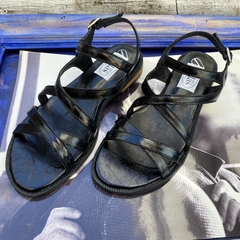 Sandalias chatas con tiritas, negras. f13v-2469 - tienda online