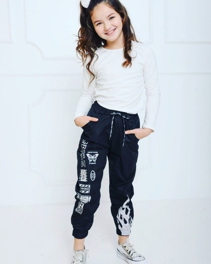 Pantalon rompe viento fuego Personajelandia Barby