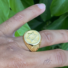 ANEL ESTRELA DAVI REDONDO COM AS LATERAL TRABALHADA BANHADO A OURO18K