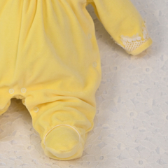 Macacão Milena Plush Amarelo Beth Bebê na internet