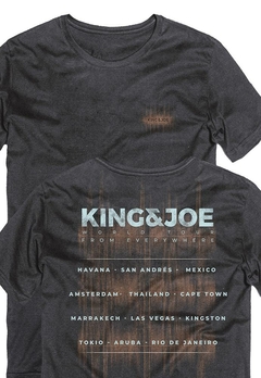 T-Shirt Plus Estampada World Tour King & Joe - comprar online