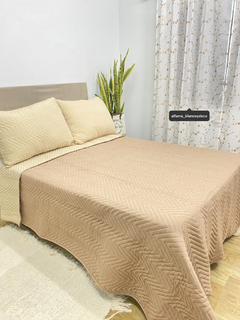 COVER KING COTTON TOUCH CITY CON FUNDAS DE ALMOHADONES | BEIGE - TOSTADO