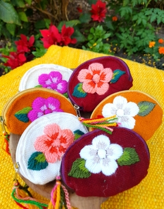 Monederos bordados a mano new arrivals