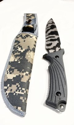 Imagen de Cuchillo Tactico De Supervivencia Camuflado Beetle NF5542