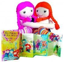 MUÑECA QUE ABRAZA CON LIBRO- COLOR FUCCIA