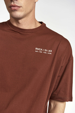 REMERA COBRA CORP OVER RVCA 91148004 en internet