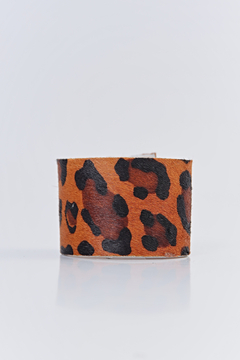 Pulsera cuero pelo leopardo suela