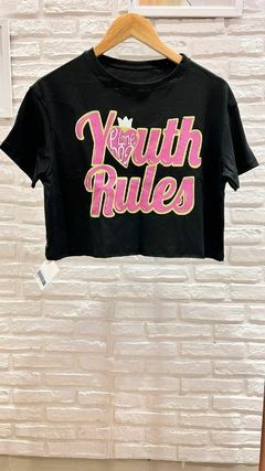 REMERA CROP- YOUTH RULES ( TALLE UNICO) - Cuenta Conmigo Santa Fe