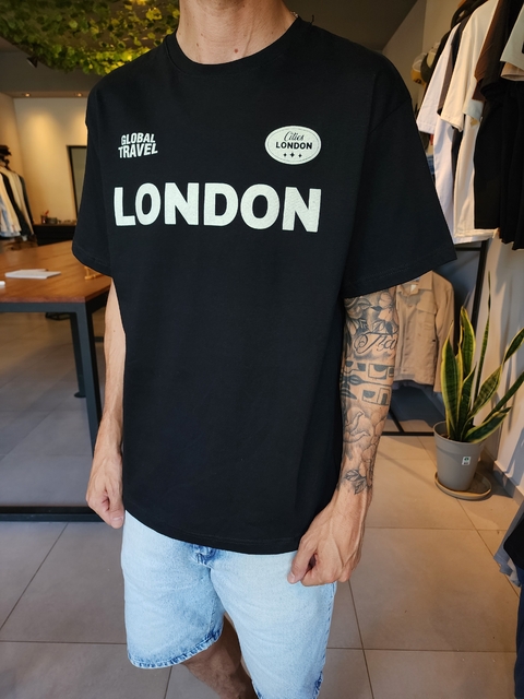 remera london - oversize - ( negra )