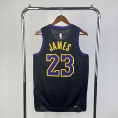 Camisa Los Angeles Lakers Silk - James 6, Davis 3, Bryant 24, James 23 na internet