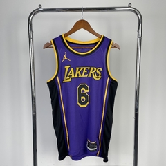 Camisa Los Angeles Lakers Silk - James 6, Davis 3, Bryant 24, James 23 na internet