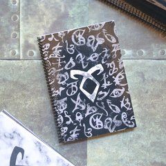 Cuaderno A5 (chico) Runas Negras