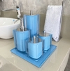 Kit de banheiro 4 peças + bandeja 24x24 em resina Cristal Azul Claro com Cromado