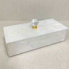 caixa de acrílico branca perolada com puxador cristal dourado