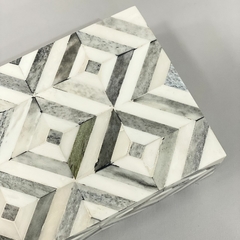 Caixa Decorativa resinada geométrica branco e cinza - comprar online