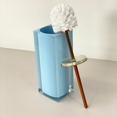 Porta escova Sanitária em resina cristal azul claro com red gold - comprar online