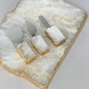 Bandeja de pedra quartzo branca com talheres para frios