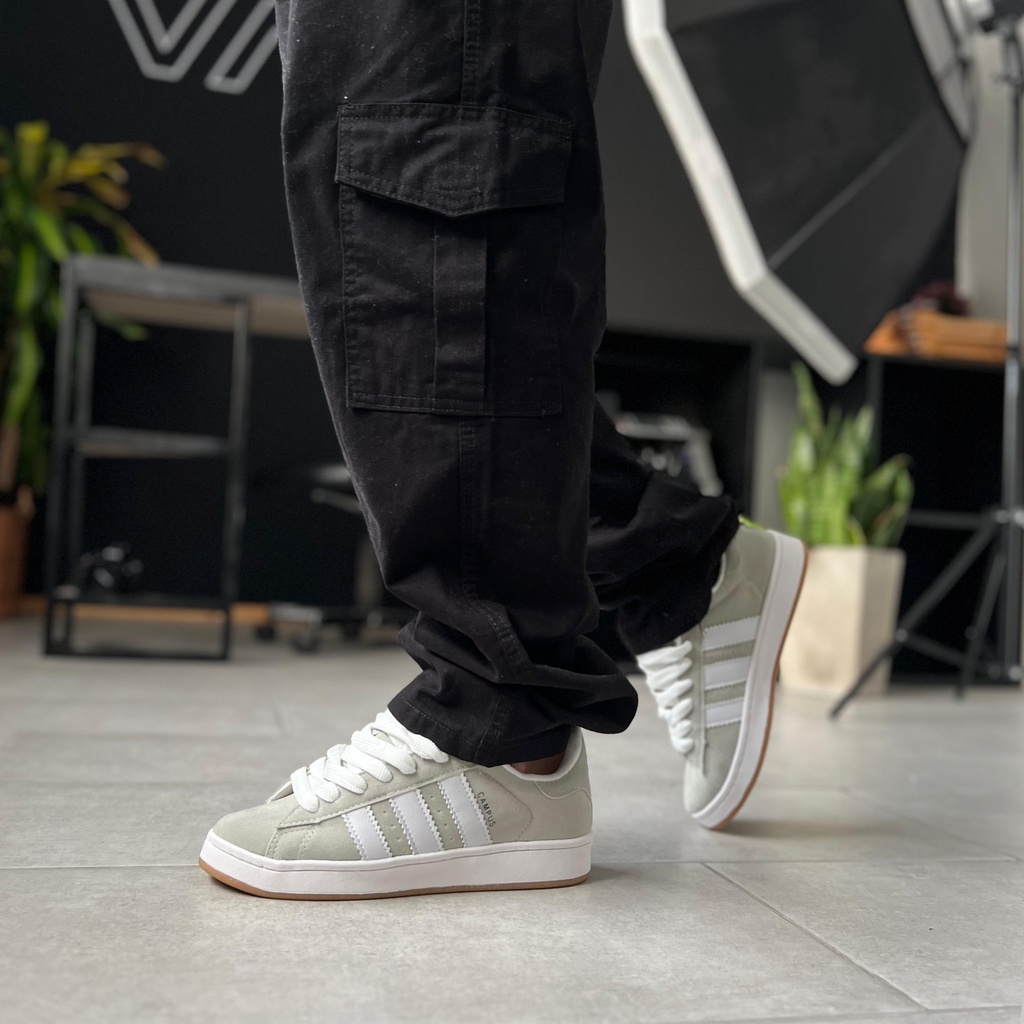 ZAPATILLA CAMPUS AD GRIS WHITE Comprar en VYA STORE