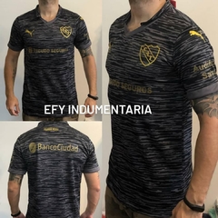CAMISETA INDEPENDIENTE NEGRA Y GRIS EFY INDUMENTARIA