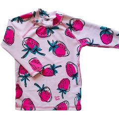 REMERA STRAWBERRY FIELDS CON PROTECCION UV+50