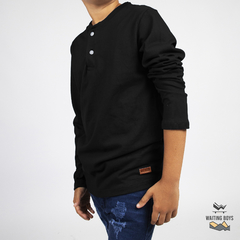 REMERA M/L CUELLO MAO NEGRO- 532N - Waiting Boys