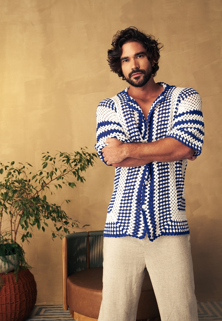 Camisa de ganchillo mezcla de colores azul y blanco
